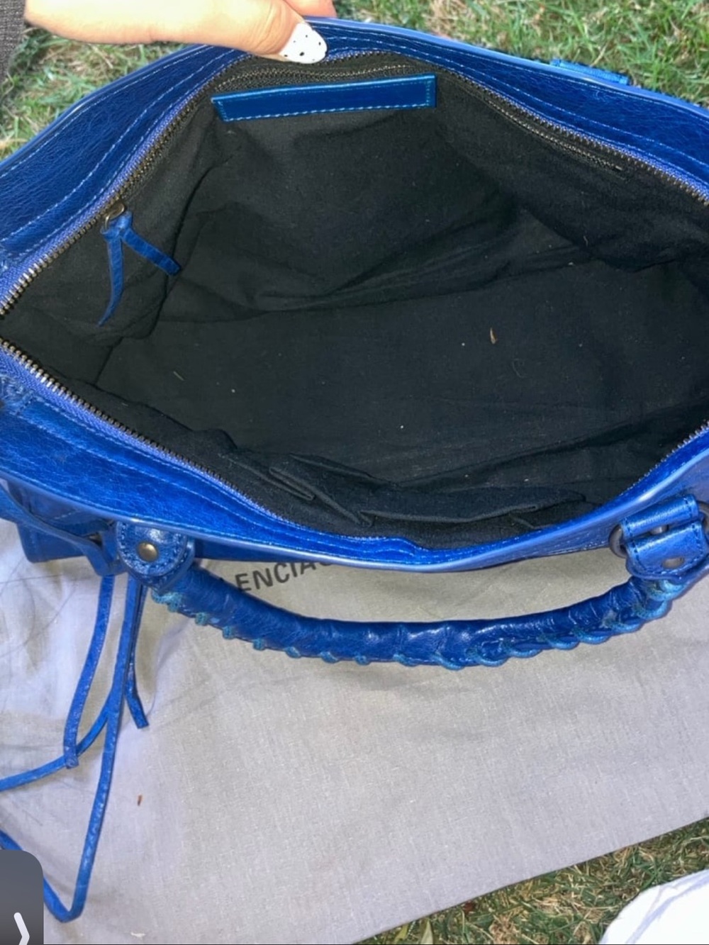 Balenciaga medium city bag top zipper does not zip - Picture 4 of 10